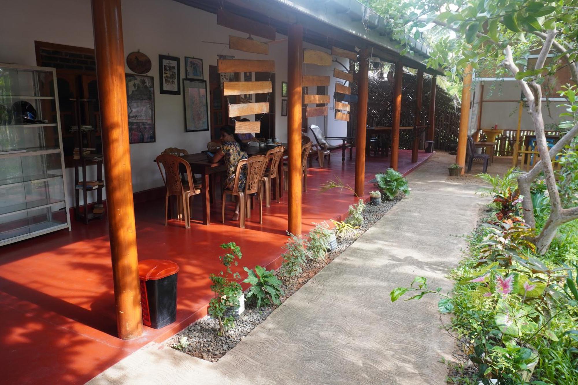 Vibushan Guest House Nilaveli Exterior photo