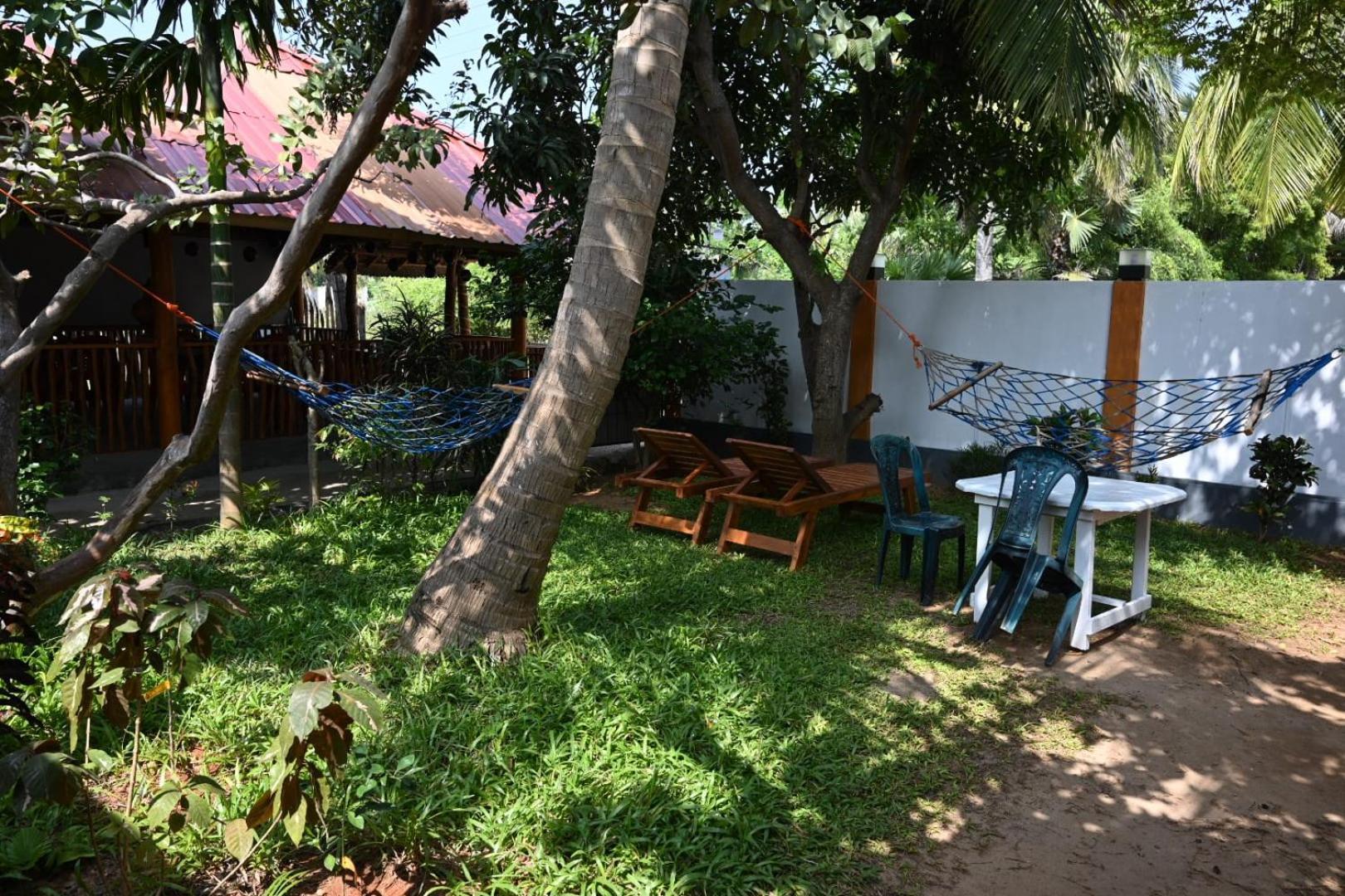 Vibushan Guest House Nilaveli Exterior photo
